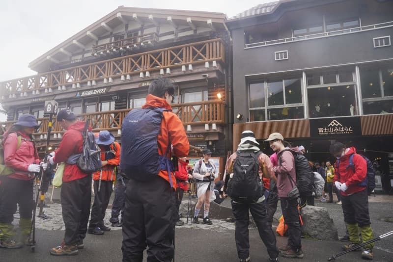 富士山通行料2千円、条例成立　山梨県議会、今夏から