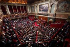 フランス、憲法に中絶の自由明記　世界初、議会で正式決定