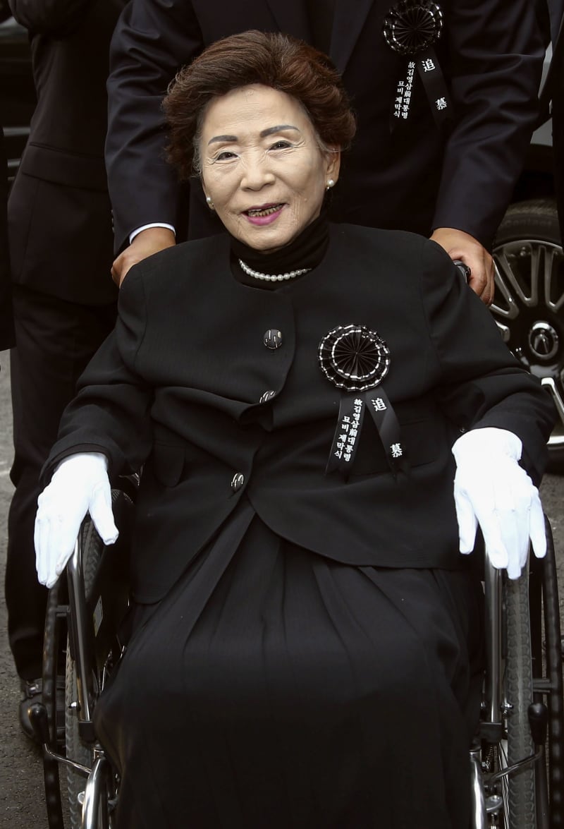 孫命順さん死去　韓国の金泳三元大統領の妻