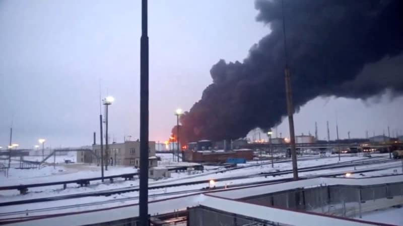ロシア国内の石油施設攻撃　ウクライナ、経済打撃狙う