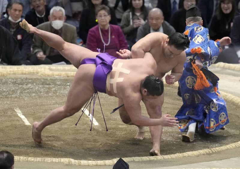 尊富士、豊昇龍に屈し初黒星　3敗に琴ノ若ら4人