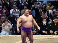 尊富士、負傷の逆境はねのける　貴乃花、稀勢の里をほうふつ