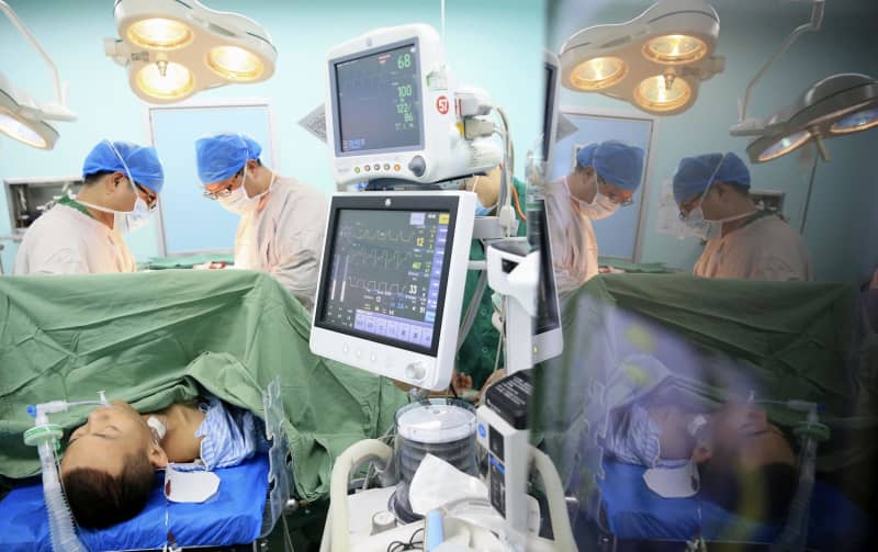臓器移植大国巣くう闇市場、中国　腎臓1千万円、医師も関与