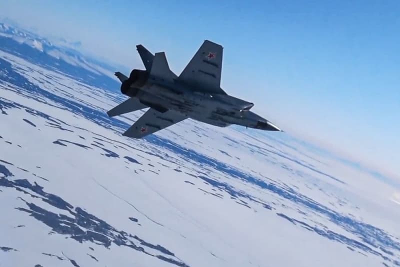 ロシア、米爆撃機に緊急発進　バレンツ海上空