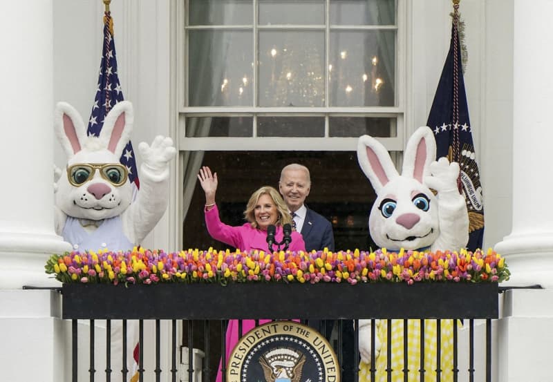 バイデン氏、復活祭行事に参加　ホワイトハウスで卵転がし