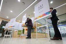 韓国総選挙の事前投票開始　与野党、支持層の結集図る