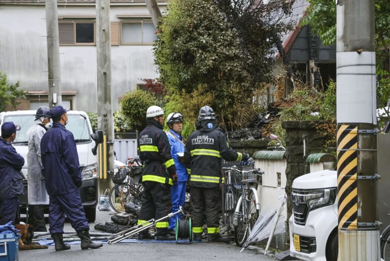 大阪・松原で民家火災、2人死亡　住人親子か、連絡取れず