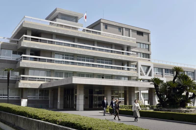 虚偽登記疑い男性2人釈放　処分保留、捜査は継続