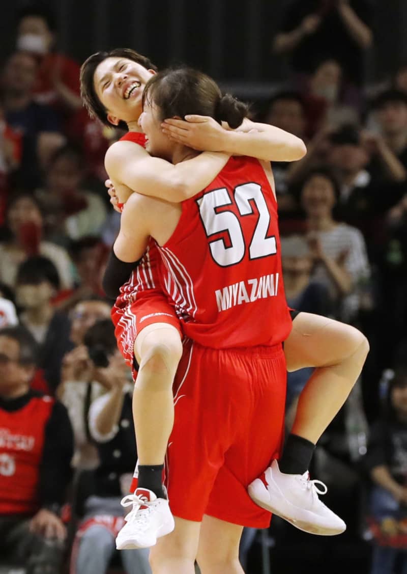 富士通が2度目の優勝　バスケ女子Wリーグ決勝