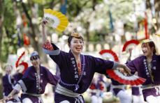 初夏の仙台で青葉まつり始まる　新緑の下「すずめ踊り」躍動