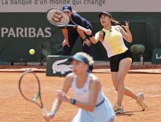 女子複で加藤組が準々決勝進出　全仏オープンテニス第10日