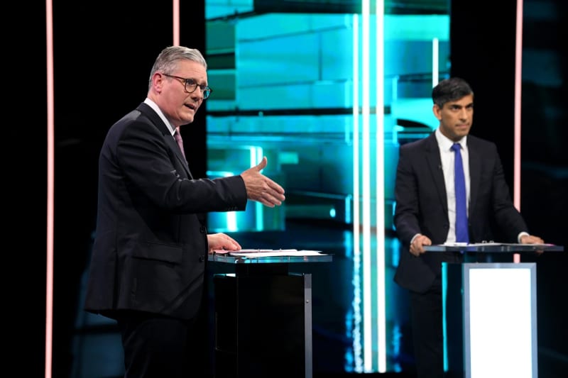 経済巡り二大政党党首が舌戦　英総選挙、初のテレビ討論