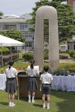 池田小事件23年、児童8人追悼　「祈りと誓いの塔」の鐘鳴らす