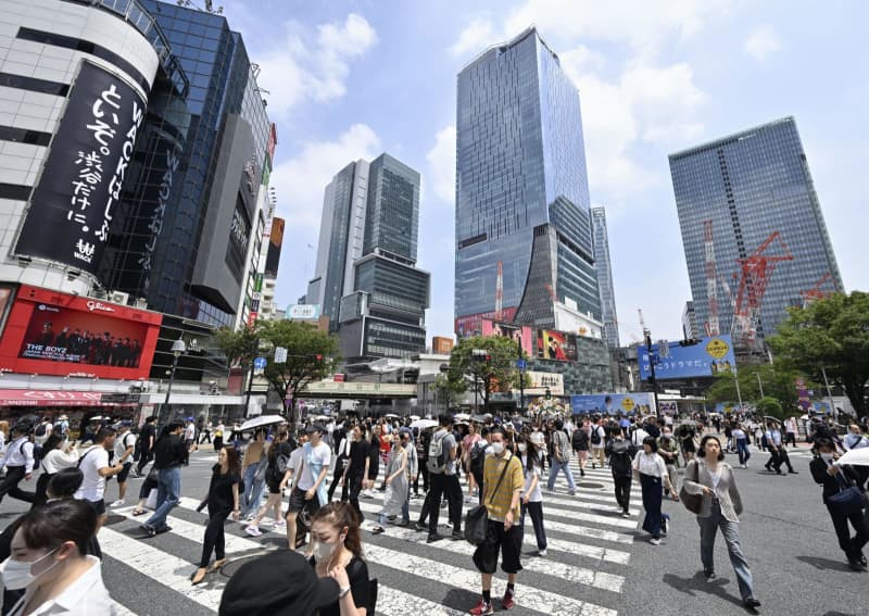 東京への一極集中は止まらず　地方創生、移住で一定成果