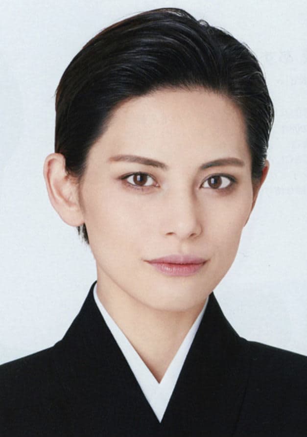 宝塚雪組トップに朝美絢さん　「愛の不時着」でお披露目