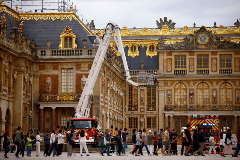 ベルサイユ宮殿でぼや騒ぎ　パリ郊外、観光客一時避難