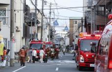 大阪で住宅火災、2人死亡　住人の72歳男性と長女か