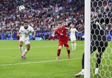 イングランドがセルビア下す　サッカー欧州選手権第3日