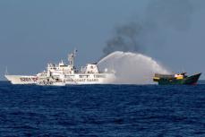 比、中国軍艦が妨害と非難　南シナ海、臨検で緊張激化