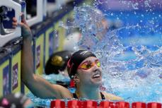 女子100背泳ぎ、スミス世界新　競泳のパリ五輪米国代表選考会