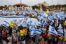 イスラエル軍、解放交渉を要求　政権と対立「軍事では不可能」
