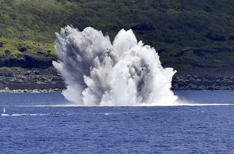 硫黄島で実物機雷の処分訓練　海自、米海軍と共同