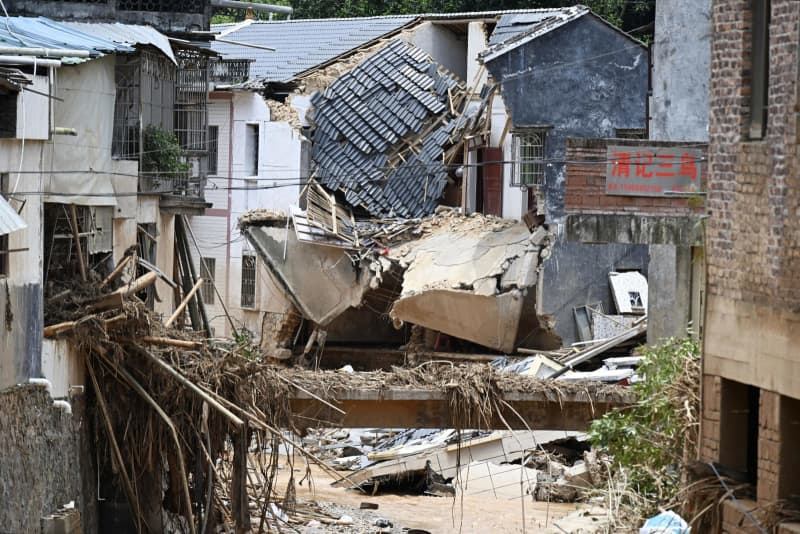 中国南部、大雨で55人死亡　土砂崩れや洪水、地滑りも
