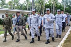 比大統領、対中国批判を抑制　南シナ海で負傷の兵士らに勲章