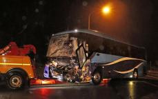 陸自車両とバス衝突、1人死亡　北海道のトンネル内で