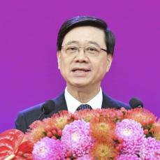 香港返還27年、社会安定に自信　行政長官「経済に全力」