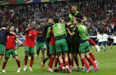 仏、ポルトガルが8強入り　サッカー欧州選手権
