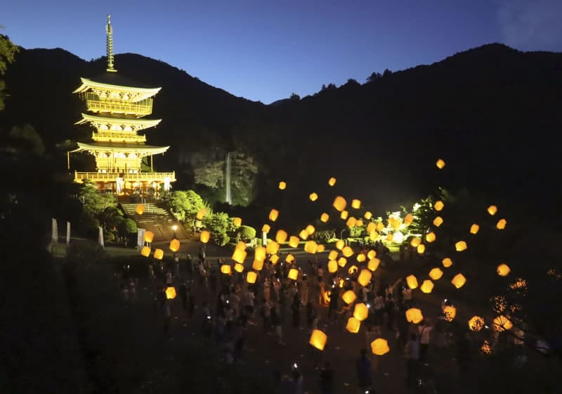 竹あかりの熊野古道歩く、和歌山　世界遺産登録20年でイベント