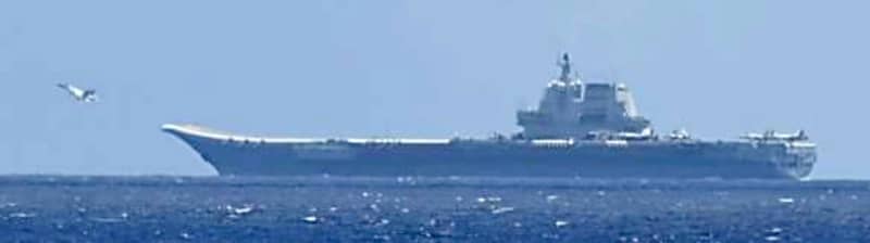 中国空母、太平洋で活動　戦闘機の発着艦を確認
