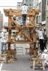 祇園祭「鉾建て」始まる　京都、伝統技法を駆使