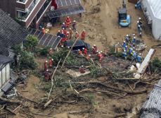 土砂崩れで3人行方不明、松山　城の山麓斜面、住宅に複数被害