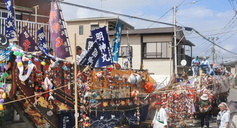 船形山車、6年ぶり巡行　神奈川、高来神社「御船祭」
