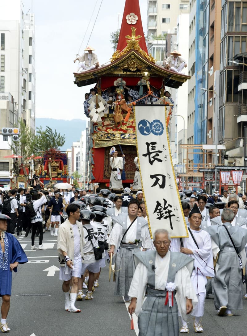 豪華な山鉾23基、都大路進む　京都・祇園祭の見せ場