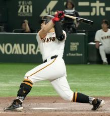 巨4―3神（17日）　岡本が勝ち越し打