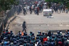 バングラデシュで17人死亡か　学生らデモ隊と治安部隊が衝突