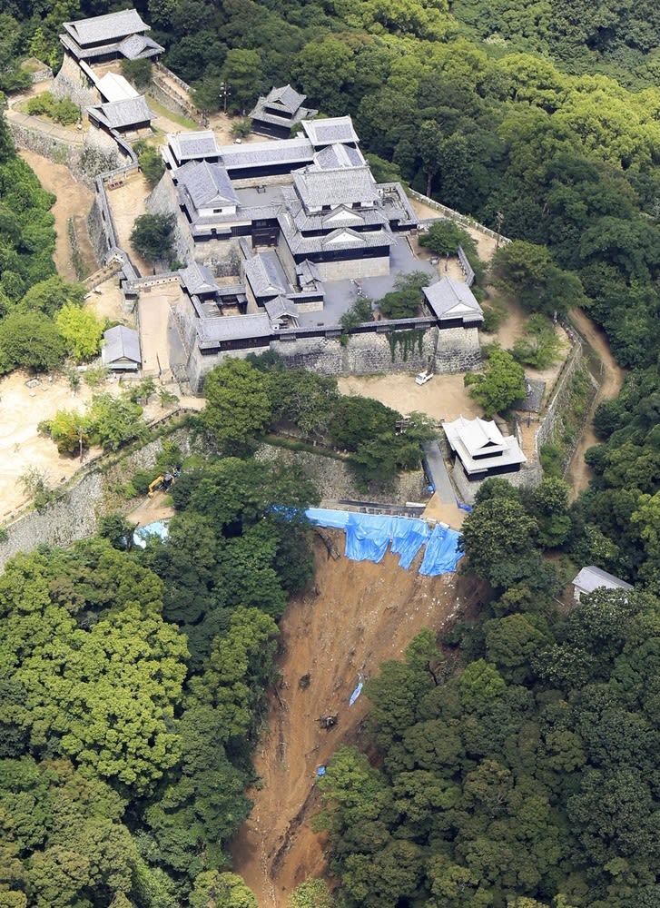 松山城、1カ月営業休止へ　土砂崩れで破損設備移設