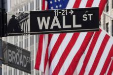 NY株続落、377ドル安　システム障害で売り膨らむ