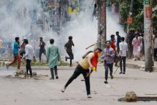 バングラデモ、死者百人超　衝突激化、外出禁止令
