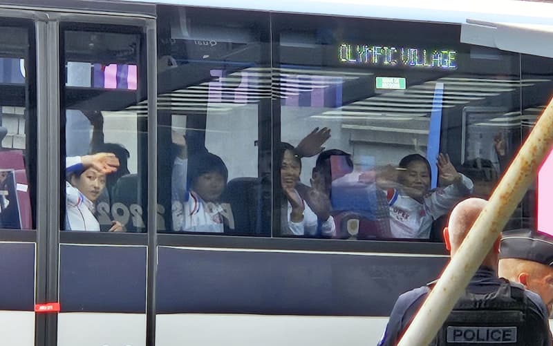 北朝鮮選手団がパリ到着　空港で足止め、東京五輪は不参加