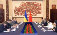 「ロシアと交渉の用意あり」　ウクライナ、中国と外相会談