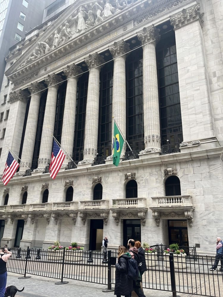 NY株反発、81ドル高　景気減速への警戒後退