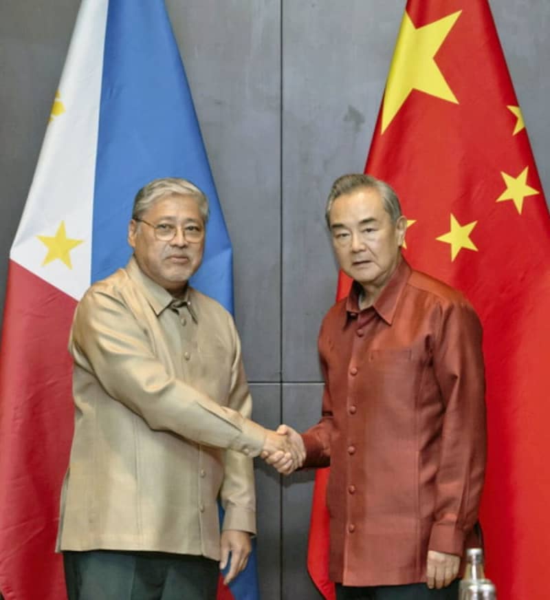中国とフィリピン外相、協議継続　緊張緩和へ一致、暫定合意も順守