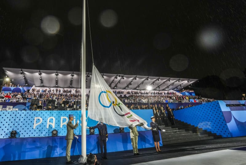 「五輪旗」逆さまに掲揚　開会式、IOC「残念」