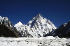 K2で日本人男性2人滑落　平出さんら安否不明、パキスタン