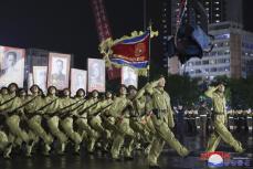 北朝鮮で軍の記念パレード　朝鮮戦争休戦71年、金氏出席
