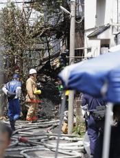 東京・荒川で住宅火災、2人死亡　高齢の男女と連絡取れず